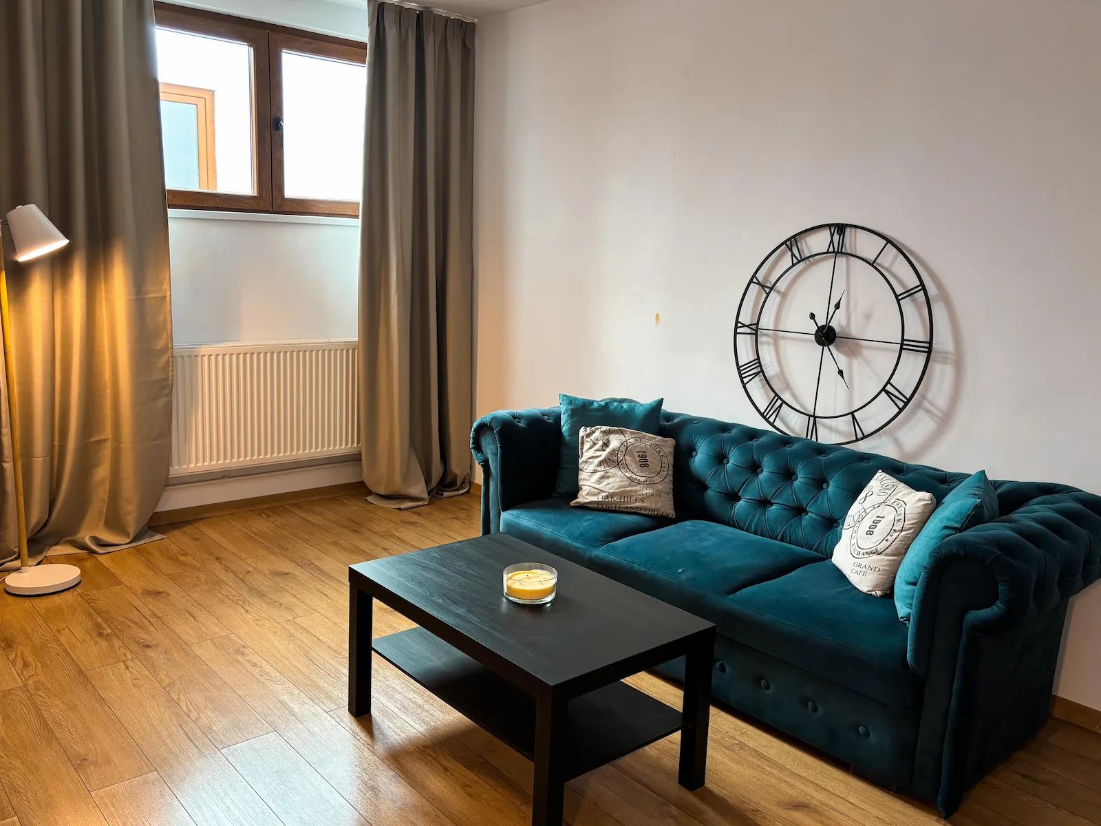 Large living room, Armenească 22 apartment